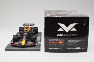 Red Bull RB18 #1 M. Verstappen Japan GP Winner No Figure 2022 Minichamps 1:18 113221801B メタル - 画像 7/7
