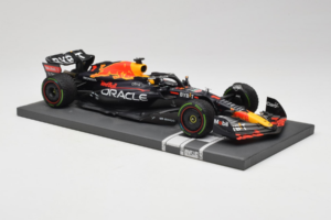 Red Bull Racing RB18 #1 M. Verstappen Japan GP Winner 2022 Minichamps 1:18 113221801FB-R1 メタル - 画像 4/8
