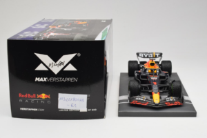 Red Bull Racing RB18 #1 M. Verstappen Japan GP Winner 2022 Minichamps 1:18 113221801FB-R1 メタル - 画像 6/8