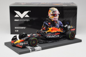 Red Bull Racing RB18 #1 M. Verstappen Japan GP Winner 2022 Minichamps 1:18 113221801FB-R1 メタル - 画像 8/8