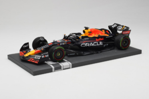 Red Bull Racing RB18 #1 M. Verstappen Japan GP Winner 2022 Minichamps 1:18 113221801FB-R1 メタル - 画像 2/8