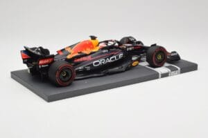 Red Bull RB18 Oracle #1 M. Verstappen Dutch GP 2022 Winner Minichamps 1:18 113221501 レジン - 画像 3/7