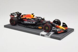 Red Bull RB18 Oracle #1 M. Verstappen Dutch GP 2022 Winner Minichamps 1:18 113221501 レジン - 画像 4/7