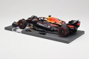 Red Bull RB18 Oracle #1 M. Verstappen Dutch GP 2022 Winner Minichamps 1:18 113221501 レジン - 画像 5/7