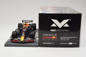Red Bull RB18 Oracle #1 M. Verstappen Dutch GP 2022 Winner Minichamps 1:18 113221501 レジン - 画像 6/7