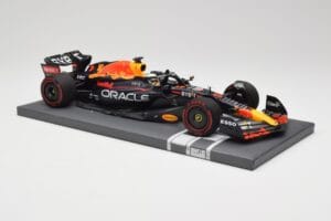 Red Bull RB18 Oracle #1 M. Verstappen Italian GP 2022 Winner Minichamps 1:18 113221601 レジン - 画像 4/7