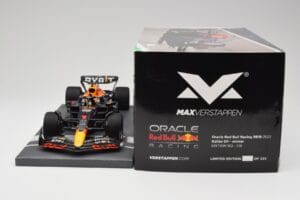 Red Bull RB18 Oracle #1 M. Verstappen Italian GP 2022 Winner Minichamps 1:18 113221601 レジン - 画像 6/7