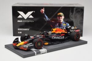 Red Bull RB18 Oracle #1 M. Verstappen Italian GP 2022 Winner Minichamps 1:18 113221601 レジン - 画像 7/7