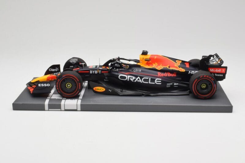 Red Bull RB18 Oracle #1 M. Verstappen Italian GP 2022 Winner Minichamps 1:18 113221601 レジン