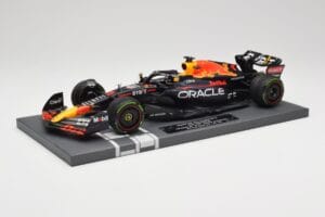 Red Bull RB18 Oracle #1 M. Verstappen Japanese GP 2022 World Champion Minichamps 1:18 113221801 レジン - 画像 2/7