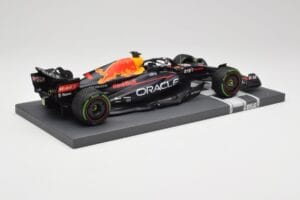 Red Bull RB18 Oracle #1 M. Verstappen Japanese GP 2022 World Champion Minichamps 1:18 113221801 レジン - 画像 3/7