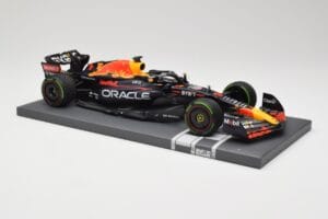 Red Bull RB18 Oracle #1 M. Verstappen Japanese GP 2022 World Champion Minichamps 1:18 113221801 レジン - 画像 4/7