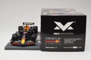 Red Bull RB18 Oracle #1 M. Verstappen Japanese GP 2022 World Champion Minichamps 1:18 113221801 レジン - 画像 6/7