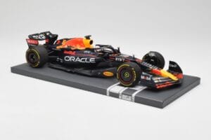 Red Bull RB18 Oracle #1 M. Verstappen US GP 2022 Winner Minichamps 1:18 113221901 レジン - 画像 4/7