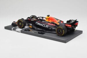 Red Bull RB18 Oracle #1 M. Verstappen US GP 2022 Winner Minichamps 1:18 113221901 レジン - 画像 5/7