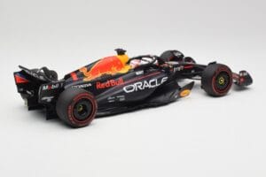 Red Bull RB19 #1 M. Verstappen Qatar Sprint Race 2nd WC 2023 Minichamps 1:18 110231801 メタル - 画像 2/6