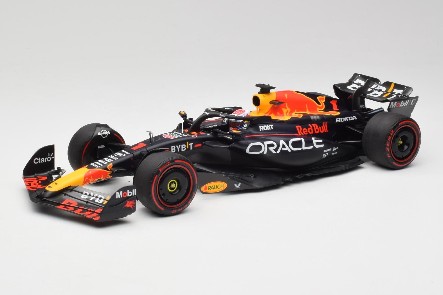 Minichamps RB19 1:18 フェルスタッペン王座決定