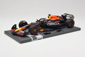 Red Bull RB19 Oracle #1 M. Verstappen British GP 2023 Winner Minichamps 1:18 113231101 レジン - 画像 2/7