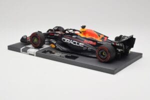 Red Bull RB19 Oracle #1 M. Verstappen British GP 2023 Winner Minichamps 1:18 113231101 レジン - 画像 5/7