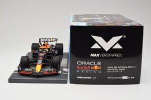 Red Bull RB19 Oracle #1 M. Verstappen British GP 2023 Winner Minichamps 1:18 113231101 レジン - 画像 6/7
