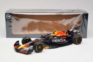 Red Bull RB19 #11 S. Perez Italian GP 2nd 2023 Minichamps 1:18 110231511 メタル - 画像 2/6