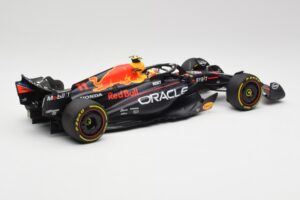 Red Bull RB19 #11 S. Perez Italian GP 2nd 2023 Minichamps 1:18 110231511 メタル - 画像 5/6