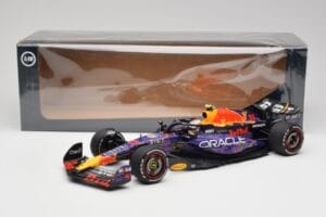 Red Bull RB19 #11 S. Perez Las Vegas GP 3rd 2023 Minichamps 1:18 110232211 メタル - 画像 6/6
