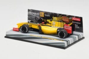 Renault R30 #11 R. Kubica Race Car 2010 Minichamps 1:43 403100081 メタル - 画像 3/6