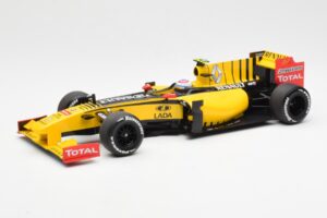 Renault F1 Team R30 #11 V. Petrov Showcar F1 2010 Minichamps 1:18 150100082 メタル