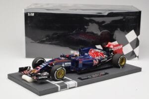 Scuderia Toro Rosso STR10 Renault #33 M. Verstappen Australian GP 2015 Minichamps 1:18 117150033 レジン - 画像 7/7