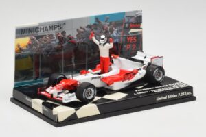 Toyota TF105 #16 J. Trulli Malaysia GP Podium 2005 Minichamps 1:43 400050116 メタル - 画像 2/4
