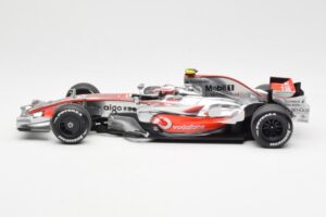 McLaren MP4-23 Mercedes #23 H. Kovalainen 2008 Minichamps 1:18 530081823 メタル - 画像 3/6