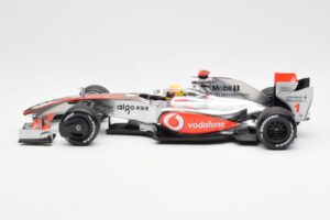 McLaren MP4-24 #1 L. Hamilton 2009 Dealer Edition Minichamps 1:18 503091801 メタル - 画像 3/6