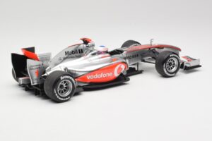 McLaren MP4-25 Vodafone #1 J. Button F1 2010 Minichamps 1:18 530101871-R1 メタル - 画像 2/7
