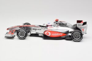McLaren MP4-25 Vodafone #1 J. Button F1 2010 Minichamps 1:18 530101871-R1 メタル - 画像 3/7