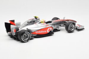 Vodafone McLaren Mercedes MP4-25 #3 L. Hamilton F1 Showcar 2010 Minichamps 1:18 530101872 メタル - 画像 2/6