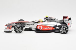 Vodafone McLaren Mercedes MP4-25 #3 L. Hamilton F1 Showcar 2010 Minichamps 1:18 530101872 メタル - 画像 3/6