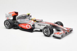 Vodafone McLaren Mercedes MP4-25 #3 L. Hamilton F1 Showcar 2010 Minichamps 1:18 530101872 メタル - 画像 4/6