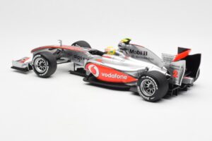 Vodafone McLaren Mercedes MP4-25 #3 L. Hamilton F1 Showcar 2010 Minichamps 1:18 530101872 メタル - 画像 5/6