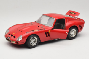 Ferrari 250 GTO レッド Bburago 1:18 B003 メタル - 画像 2/8
