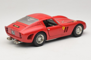 Ferrari 250 GTO レッド Bburago 1:18 B003 メタル - 画像 3/8