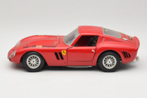 Ferrari 250 GTO レッド Bburago 1:18 B003 メタル - 画像 4/8