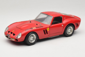 Ferrari 250 GTO レッド Bburago 1:18 B003 メタル