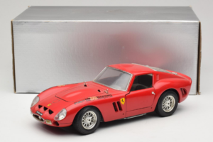 Ferrari 250 GTO レッド Bburago 1:18 B003 メタル - 画像 8/8