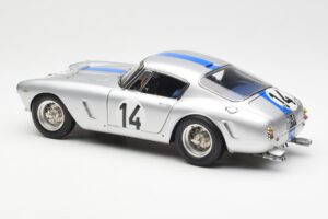 Ferrari 250 GT SWB #14 P. Noblet / J. Guichet Team Noblet 3rd Place 24 Hours of Le Mans 1961 CMC 1:18 M-079 メタル - 画像 5/6