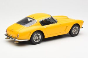 Ferrari 250 GT SWB イエロー CMC 1:18 M-054 メタル - 画像 2/6