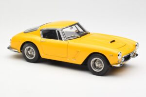 Ferrari 250 GT SWB イエロー CMC 1:18 M-054 メタル - 画像 4/6