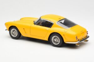 Ferrari 250 GT SWB イエロー CMC 1:18 M-054 メタル - 画像 5/6