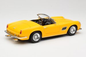Ferrari 250 GT California Spider イエロー Hot Wheels 1:18 23905 メタル - 画像 3/8
