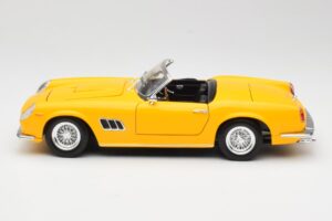 Ferrari 250 GT California Spider イエロー Hot Wheels 1:18 23905 メタル - 画像 4/8